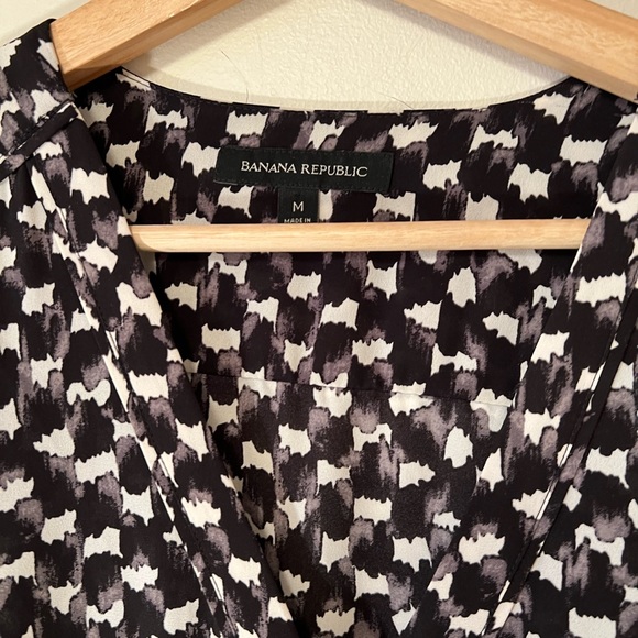 Banana Republic Long Sleeve size Medium - Picture 3 of 4